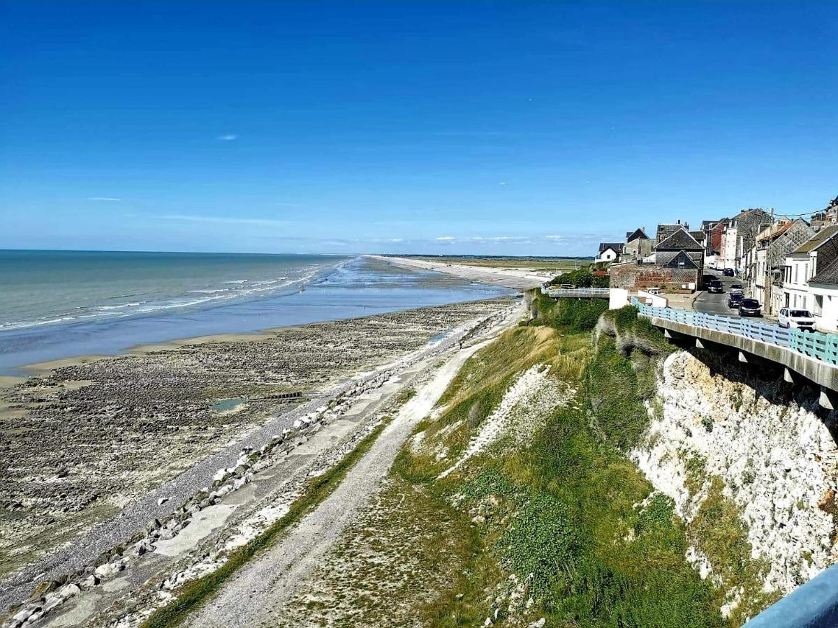 Charmant Appartement Vu Sur Mer Ault Exterior photo
